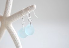 画像1: 【カリフォルニア　シーグラス】 ピアス Seafoam Drops White　 (1)